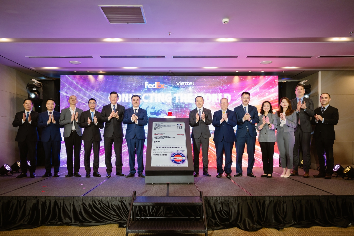 Lễ công bố thiết lập mối quan hệ hợp tác chiến lược tại Việt Nam giữa FedEx và Viettel Post.