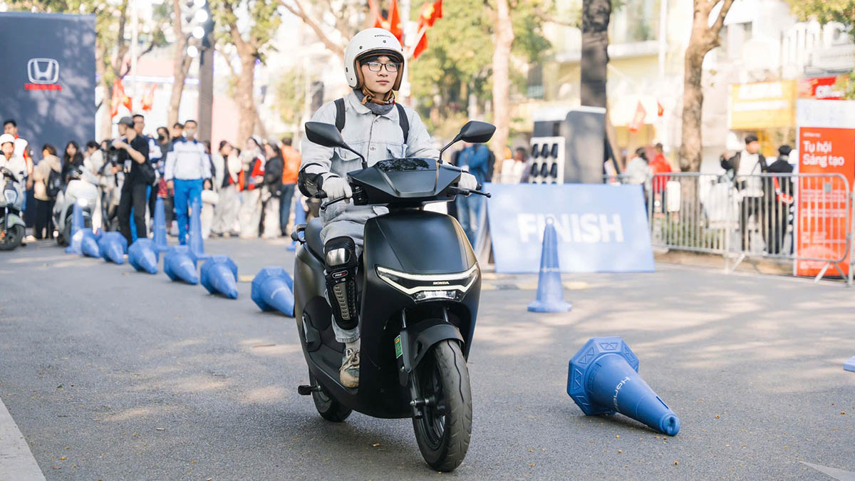 xedoisong_tong_ket_hoat_dong_honda_vietnam_ky_niem_30_nam_thanh_lap_h8.jpg (165 KB)