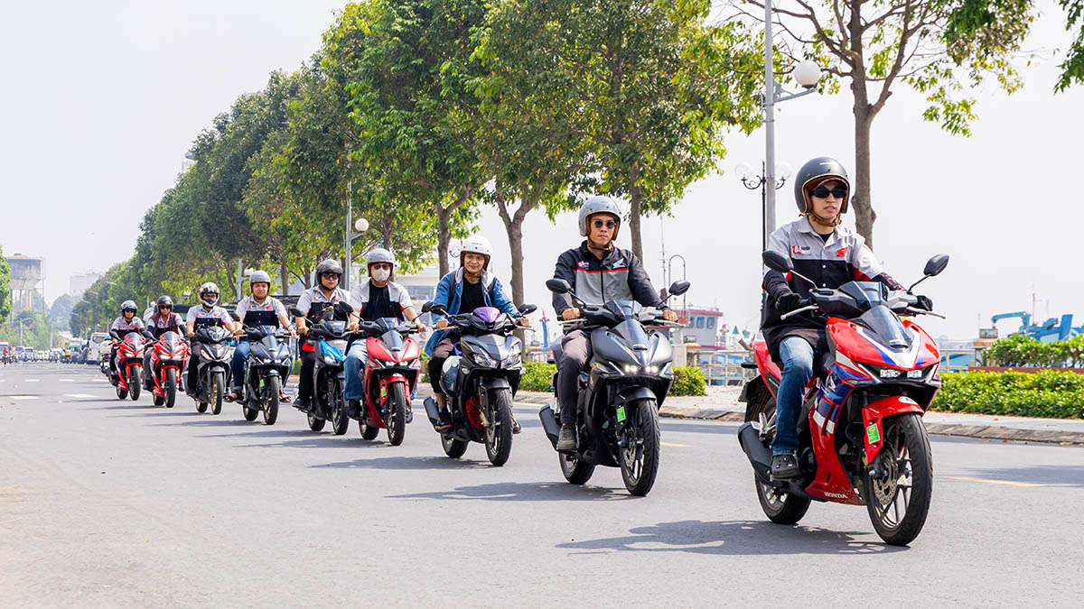xedoisong_tong_ket_hoat_dong_honda_vietnam_ky_niem_30_nam_thanh_lap_h6.jpg (237 KB)