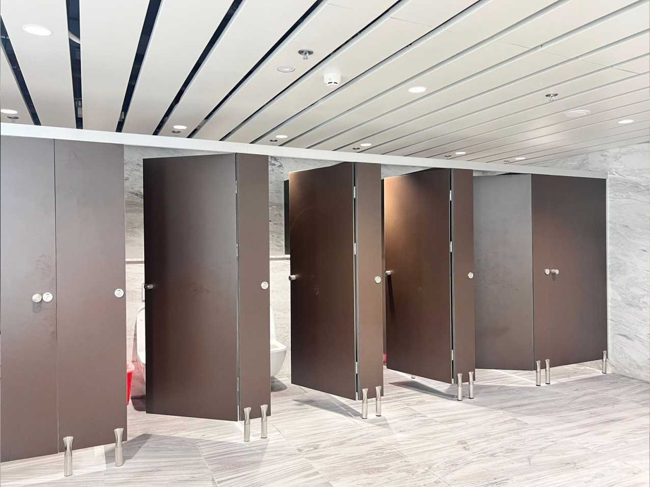 Đơn Vị Thi Công Vách Ngăn Vệ Sinh Uy Tín Tại Hà Nội – QH Việt Nam