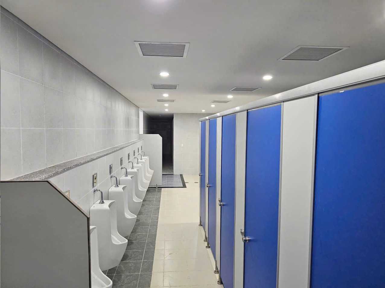 Đơn Vị Thi Công Vách Ngăn Vệ Sinh Uy Tín Tại Hà Nội – QH Việt Nam